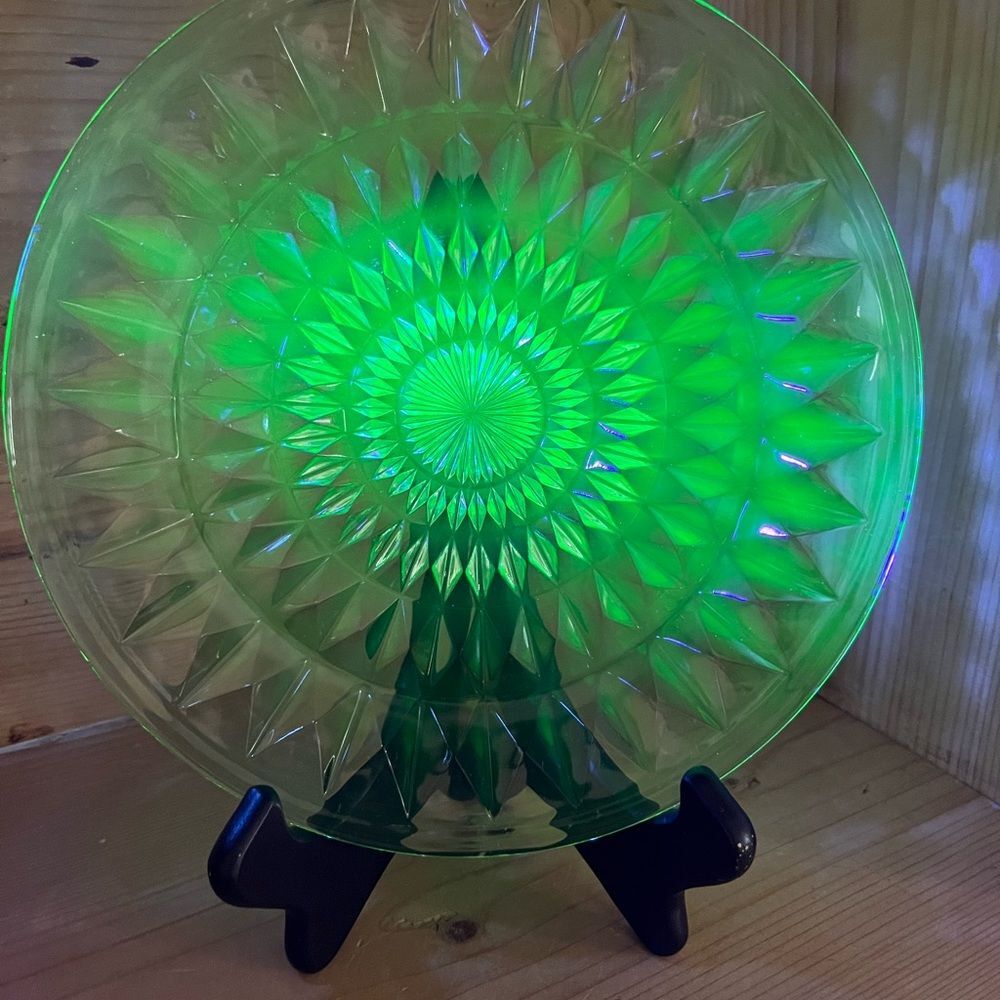 Uranium Glass Glows Green Round Starburst Plate Platter Depression 9" Vintage